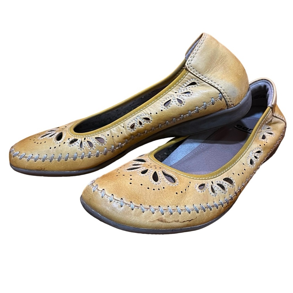 Earth Yellow Leather Flats Shoes Slip Ons Mustard Cut Out Embroidered Comfy
